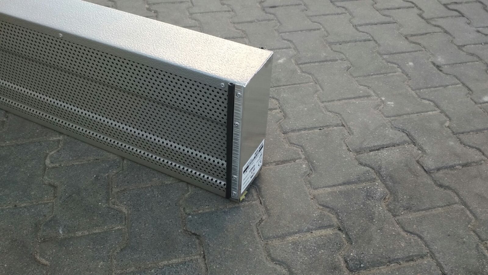 Panele  o nietypowej wysokości - panel przycięty zakończony obróbką 